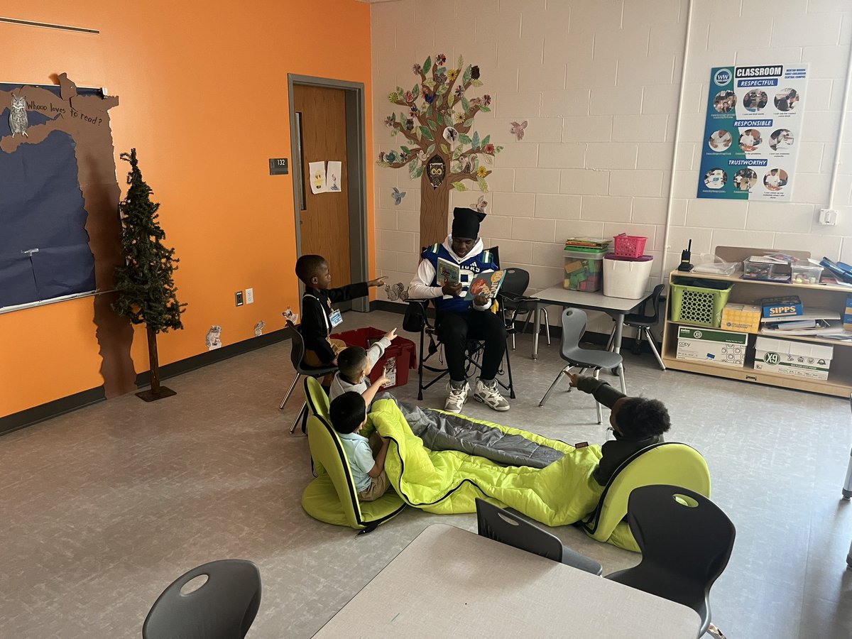 Read Across America Week!! Our guys were back at Winton Woods ECC!!! 📚🇺🇸🟦🟩🦾