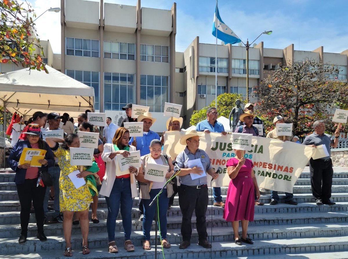 Pronunciamiento:

⚖️Sala de lo Constitucional de la CSJ de Honduras sigue en silencio. Organizaciones campesinas exigen reconocimiento de víctimas en caso de corrupción Pandora👨‍🌾👩‍🌾
#JusticiacasoPandora
