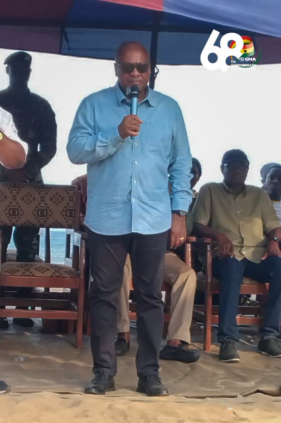 GHANANEWSAGENCY's tweet image. President Mahama on Thursday paid a working visit to the communities of Amutinu, Agavedzi, Salakope, and its environs in the Ketu South Municipality of the Volta Region, which have been hit by tidal waves in recent times.

#GhanaNewsAgency #GNA #GhanaIndependenceDay