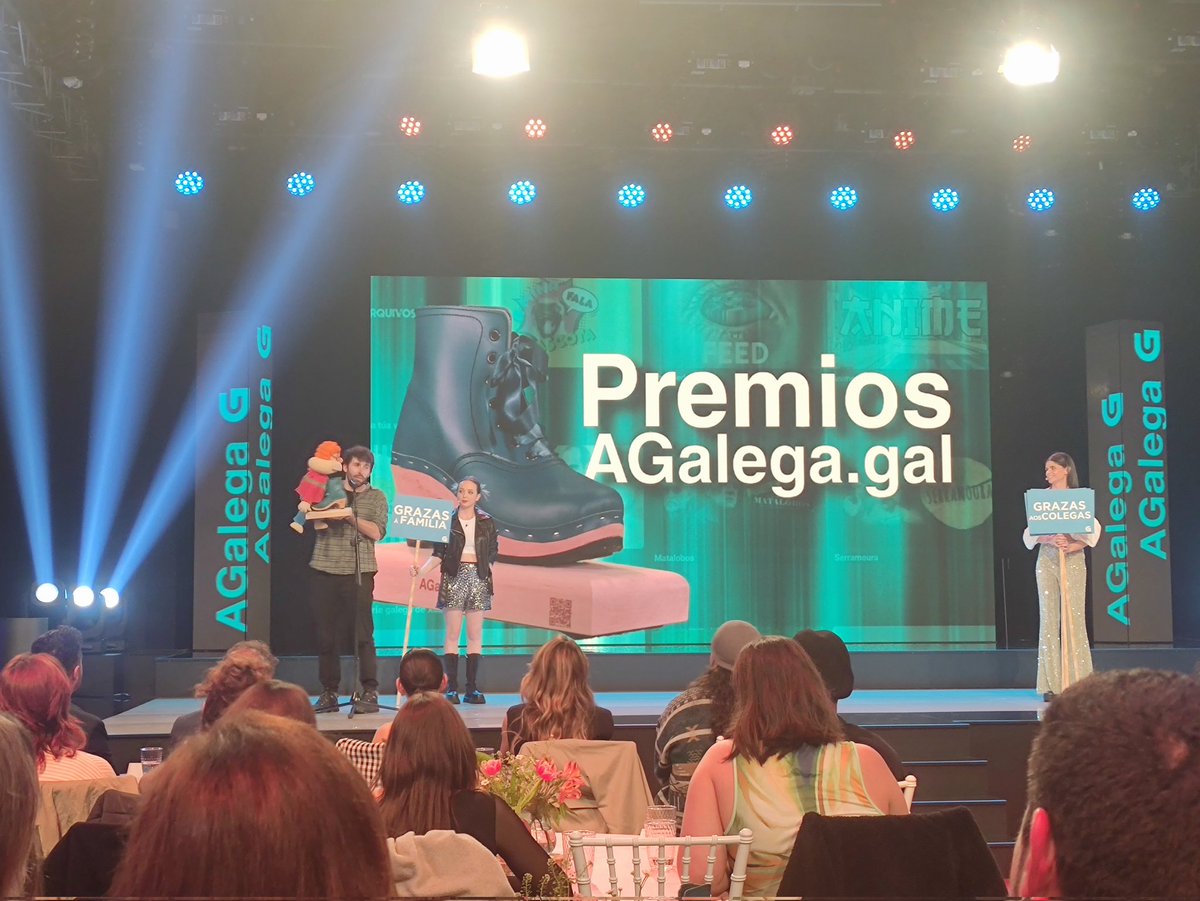 "Os Bolechas. Historia de Galicia" acaba de gañar os primeiros Premios #AGalega.gal e Braulio está emocionadísimo. Grazas por votar e por elixirnos e recordade que seguimos estreando na plataforma da <a href="/TVGalicia/">TVG</a>
