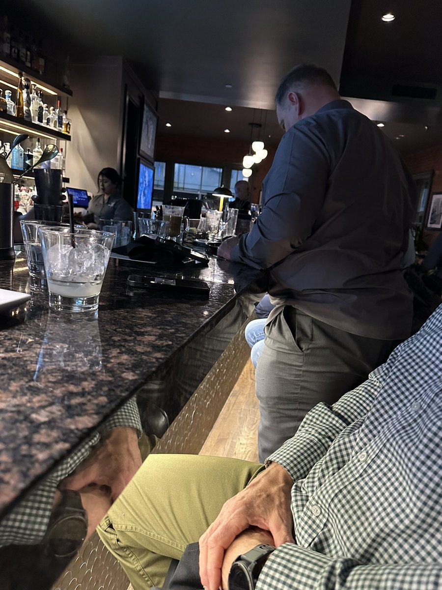 A move I’m not familiar with. Standing up at the bar to eat dessert. Good thing I brought my notepad with me to the bar. #ProMove #BallUpTop