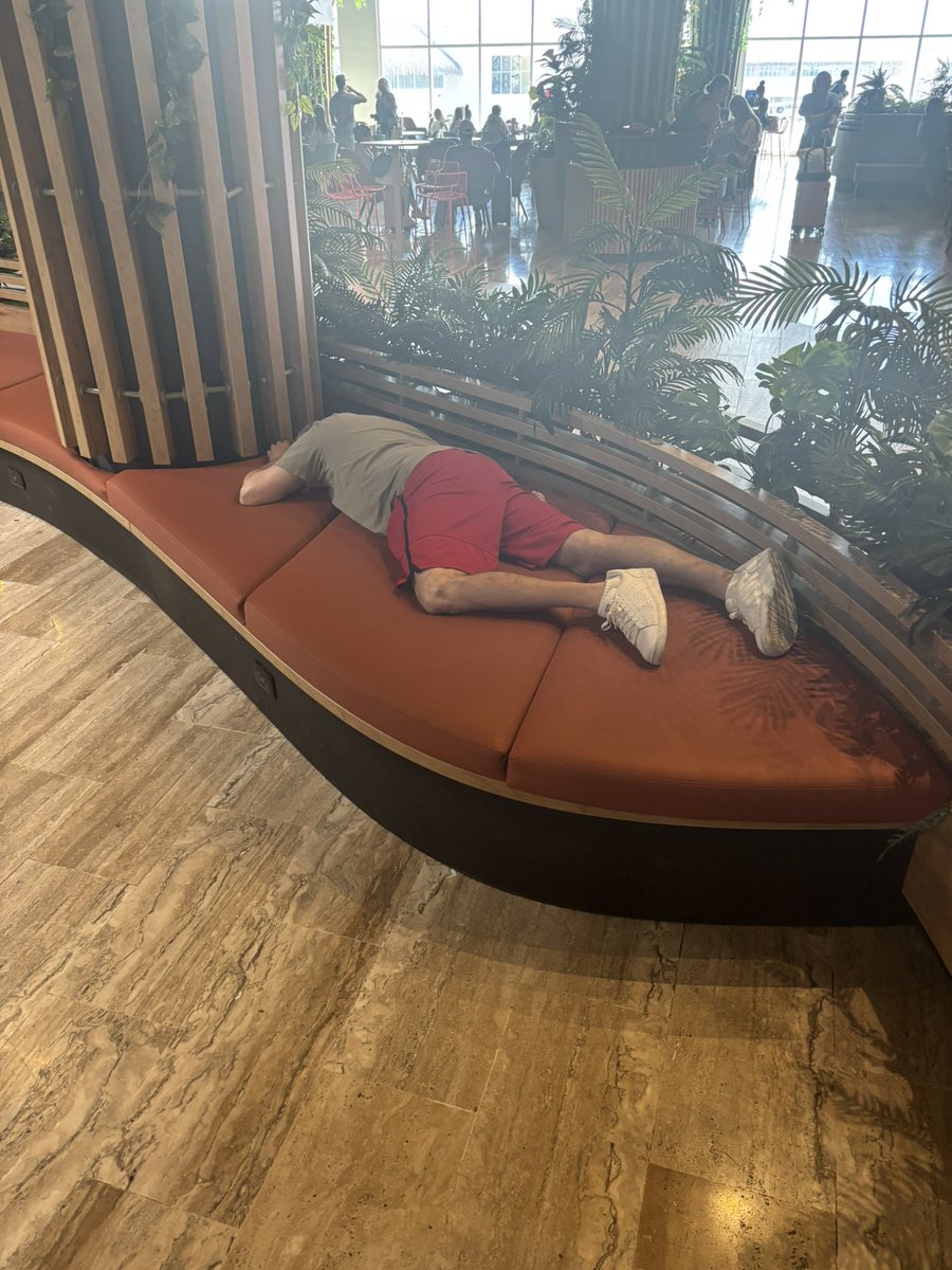 One too many APB(airport beers). #expand