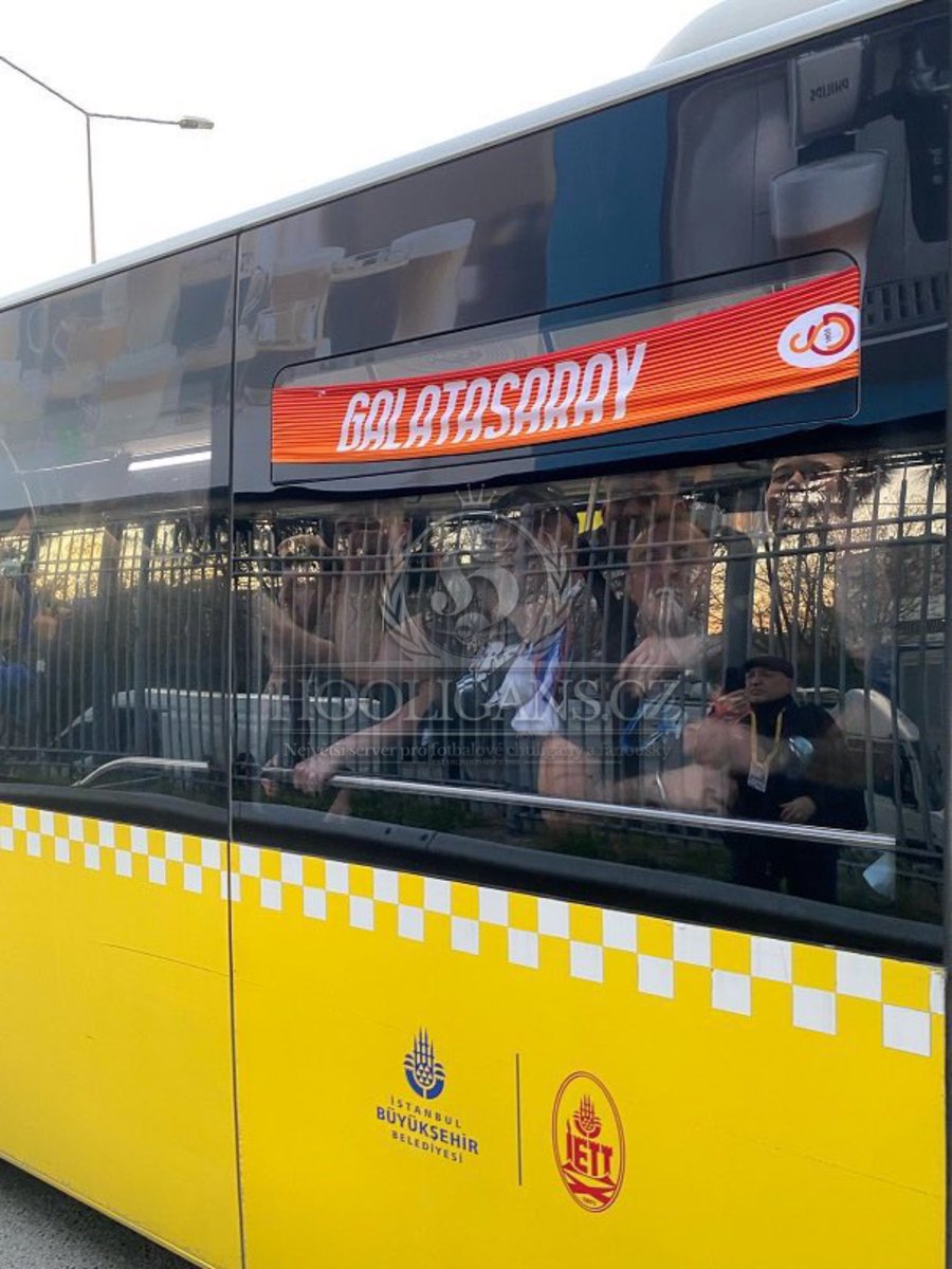 06.03.2025, Rangers🏴󠁧󠁢󠁳󠁣󠁴󠁿 with Galatasaray🇹🇷 scarf on way to Fenerbahce🇹🇷 stadium, click here for more: hooligans.cz/index.php/repo…