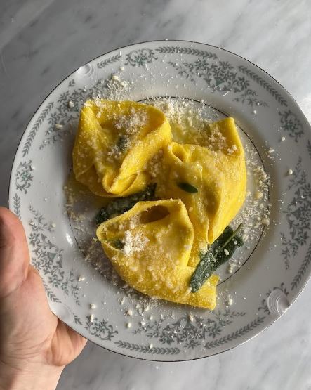 GlYIR6DXwAEiXML?format=jpg&name=small