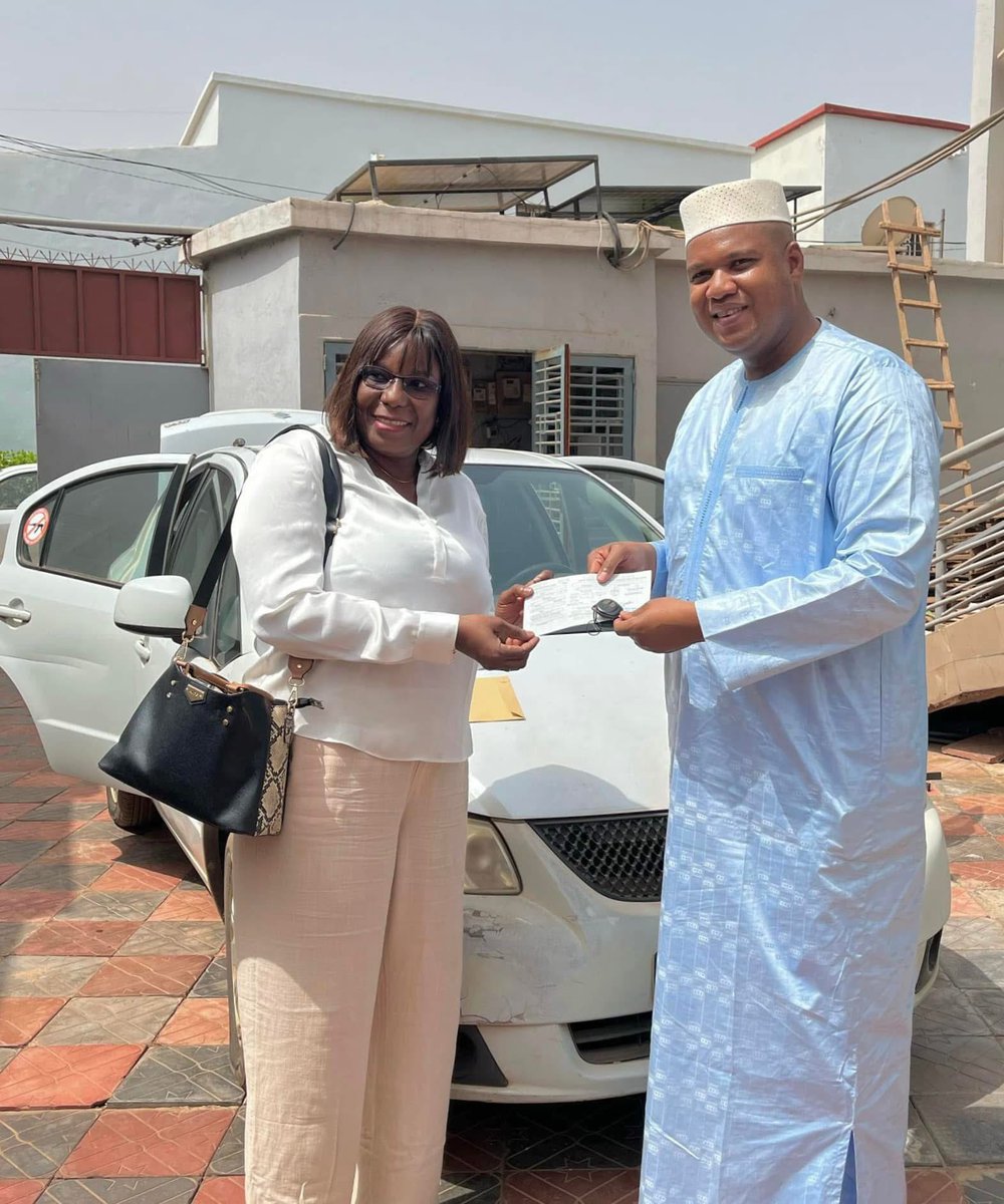 Renforcement des capacités opérationnelles de l’ONG OPEN Mali : 
Au nom de la présidente de l’ONG <a href="/open_mali/">OPENMali</a>, j’ai réceptionné un véhicule offert par DG-ECHO. Ce véhicule permettra à OPEN Mali de mener à bien ses activités.
La remise officielle du véhicule a eu lieu au siège de