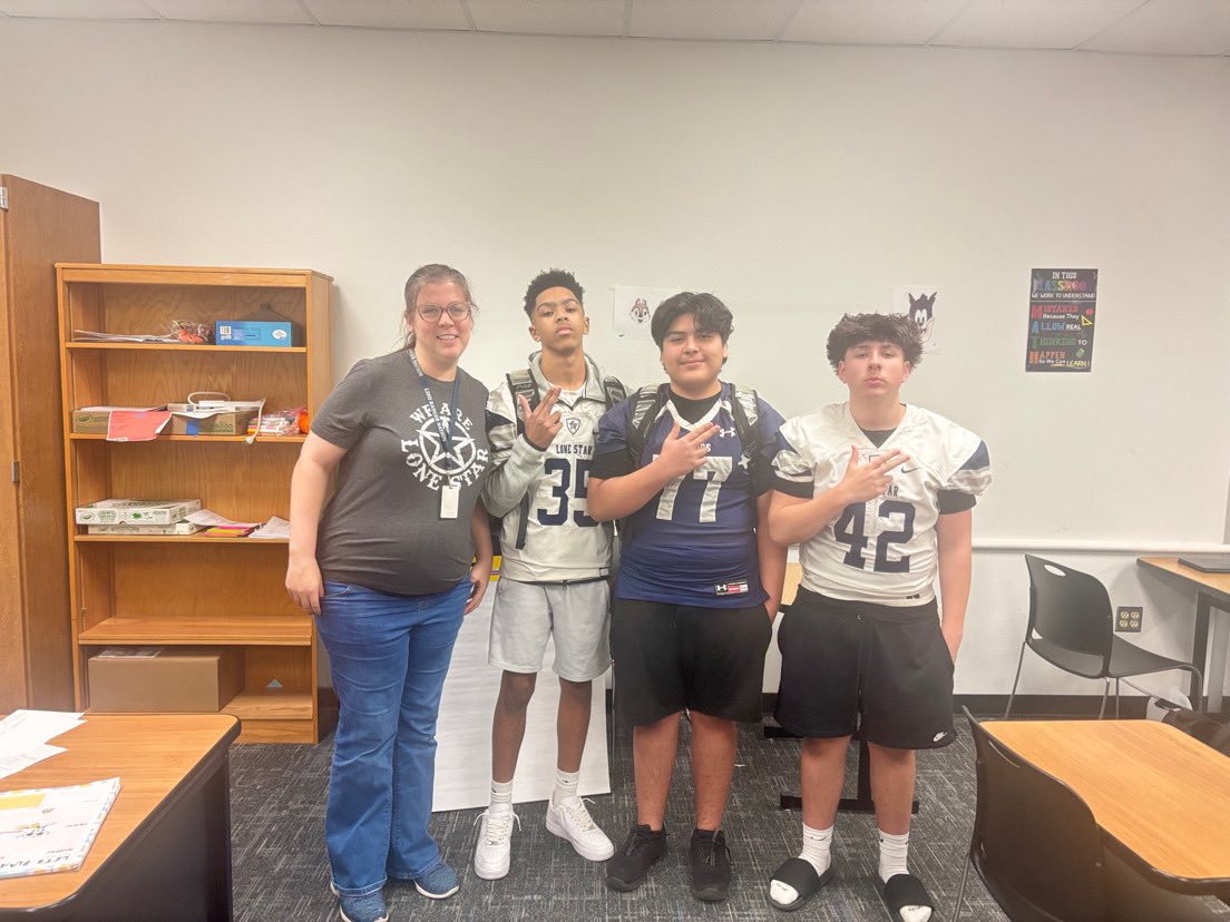 Baydenf3's tweet photo. 3rd day of ranger maker done, always showing my appreciation to the ones i love the most! #rangermaker #family @CoachJRayburn @KyleMossakowski https://t.co/y1xJXXK80L