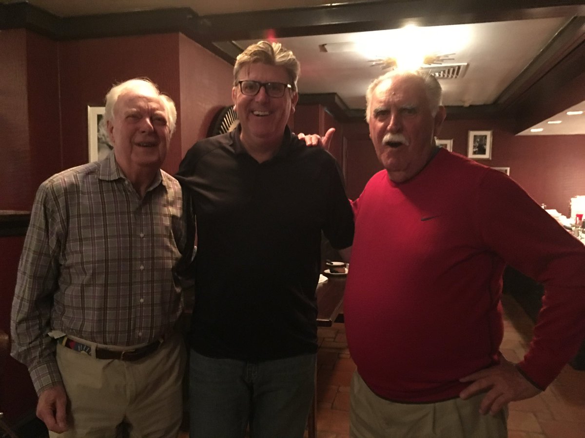chalkflewup's tweet image. Check out this “Legend Sandwich” featuring Fred Stolle and Owen Davidson.
This dynamic duo delivered hilarious storytelling and Q&A during the 2016 @usopen at a dinner hosted by Andrew Chmura from Grand Slam Tennis Tours. A night to remember! @TennisAustralia @atptour