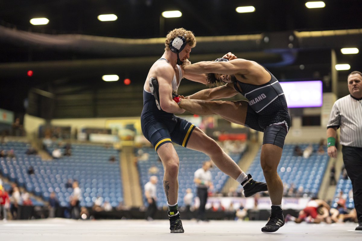 #WPUmwr: 165-pounder Cameron Hargrove secures a victory over Ethan Gomez of Cumberlands (Ky.) with a 12-10 decision! 

He advances to the next round to face No. 9 seed Reese Jones of Life.