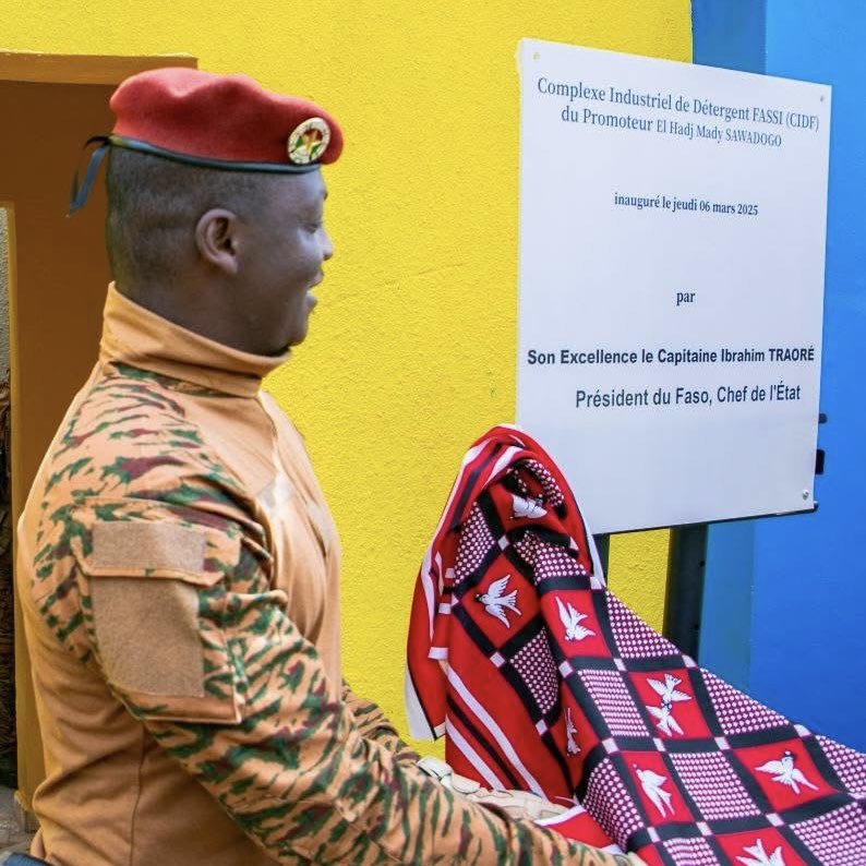 CheickIbtidiani's tweet image. 📍#Burkina  | Cap sur l’industrialisation ✌🏿

Ce jeudi, le Président du Faso, @CapitaineIb226, a inauguré le Complexe industriel de détergent #Fassi (CIDF), une unité ultramoderne qui marque une nouvelle étape dans l’industrialisation du pays. Avec 122 emplois permanents, 300…