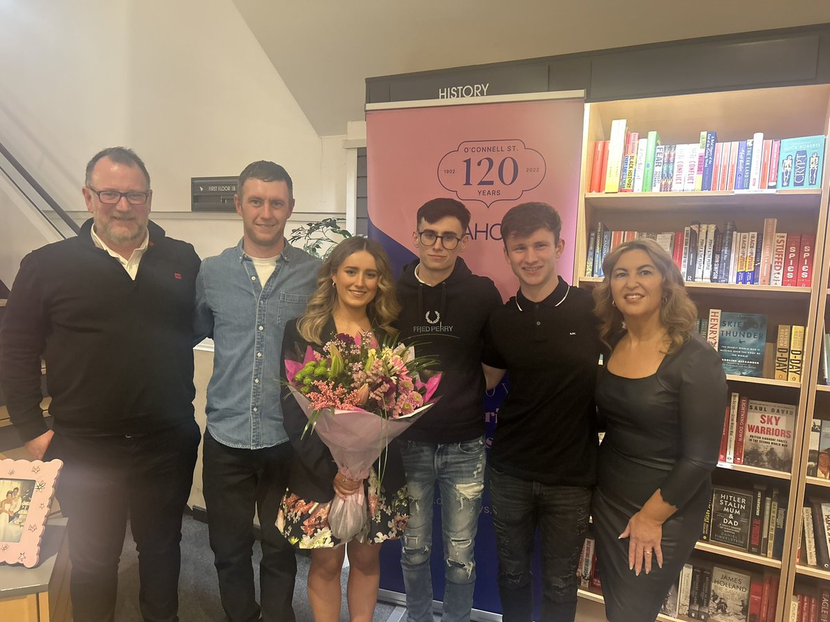 We are here in a packed O’Mahonys for Sarah’s book launch. The Corbett Lynchs are looking amazing….🩷
#Atimefortruth #sarahcorbettlynch