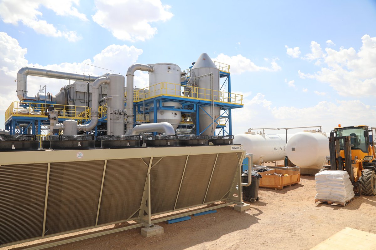 President Nangolo Mbumba Visits HyIron-Oshivela Project in the Erongo Region

His Excellency Dr. Nangolo Mbumba, President of the Republic of Namibia, undertook an official visit to the Erongo Region today, including a visit to Hyiron-Oshivela Project. The HyIron-Oshivela Project