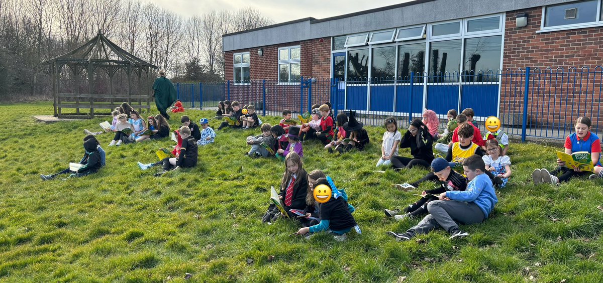 latimerprimary's tweet image. #ClassMN had a lovely visit from #ClassVL to do some partner reading of The Enormous Crocodile🐊. The Year 6’s did an amazing job of reading with the Year 2’s - everyone had a great time!📚☀️ #LatimerLovesReading #worldbookday2025 #Year2 #Year6