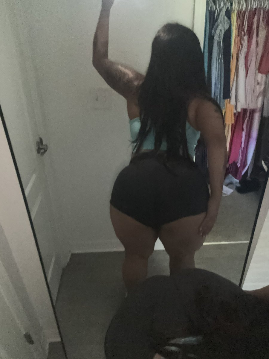 obeydiosa's tweet photo. Can you tell by my thighs I love to lift😂 https://t.co/XdEs6LvRWD