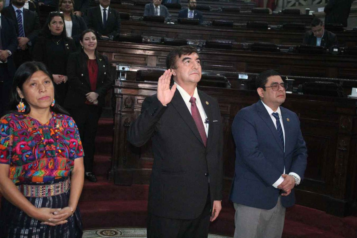 El presidente de la CSJ, Teodulo Cifuentes, del grupo de 8, retiró del pleno un antejuicio contra el también magistrado Carlos Lucero Paz, del grupo de 5. Fuentes indican que la intención sería aplazar el caso para buscar que Lucero apoye al grupo de 8 en futuras decisiones.
