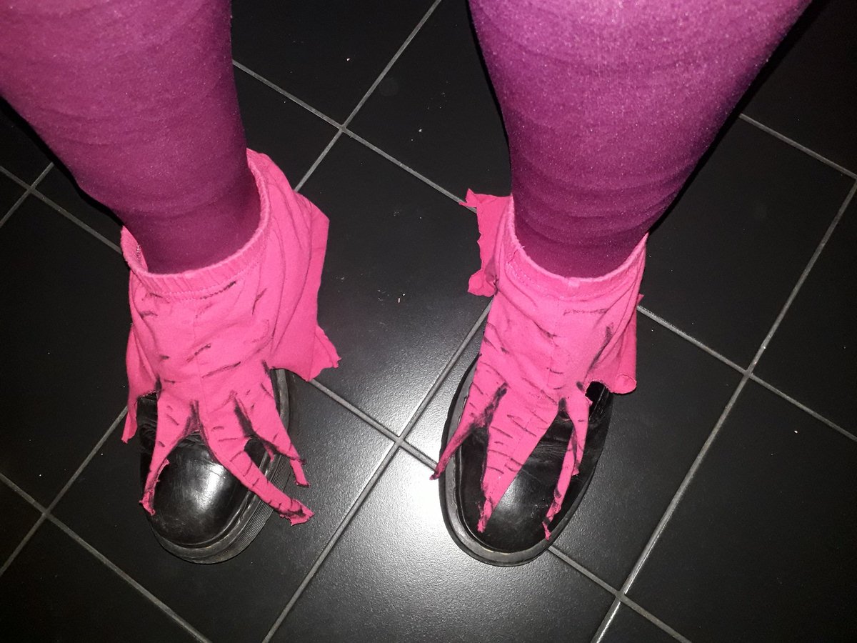 Love a last minute change of World Book Day costume the night before 🤣
1 hour project using just string, cardboard and duct tape (with a little help from Mr P.