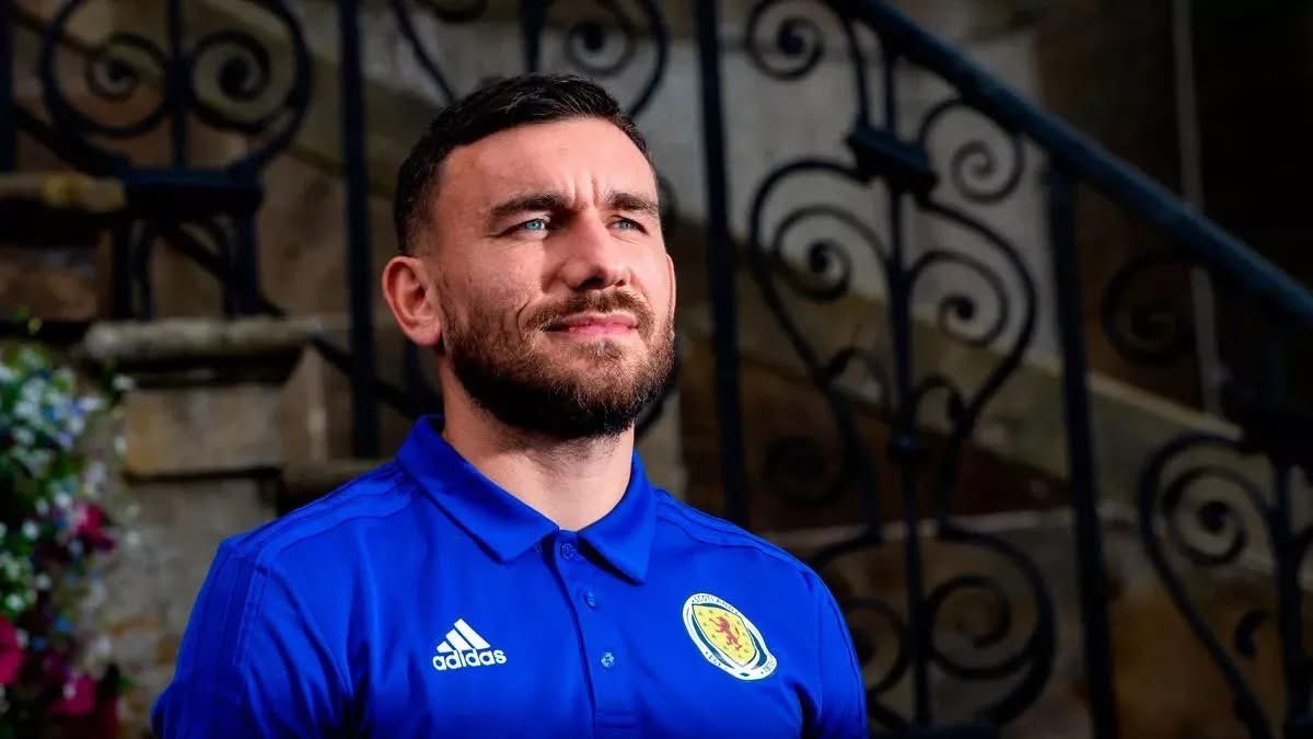 Robert Snodgrass has donated £1,000 to a Go Fund Me set up to help bring home the Rangers fan who tragically lost his life last night. 

Fair play Rob. 👏
