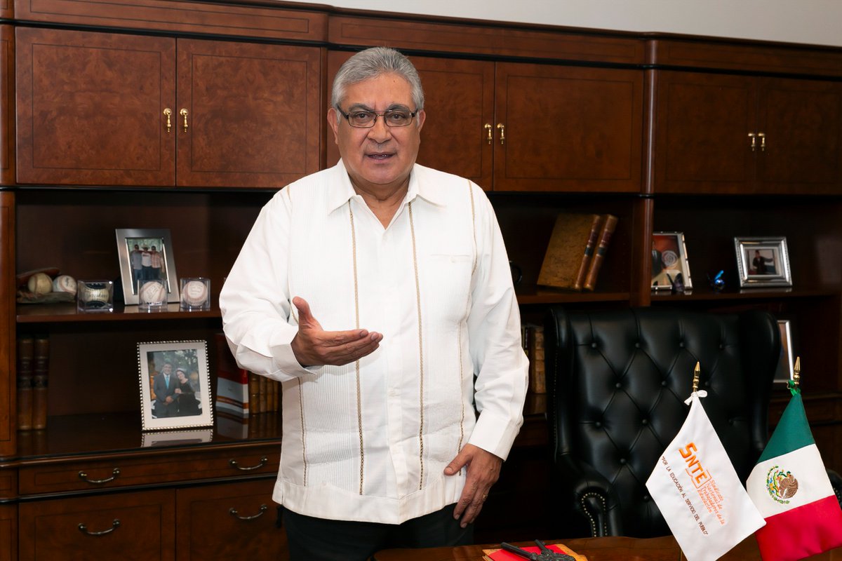 El #SNTE, encabezado por el Mtro. Alfonso Cepeda Salas, felicita a la Dra. <a href="/Claudiashein/">Claudia Sheinbaum Pardo</a> por los resultados obtenidos en las negociaciones con <a href="/realDonaldTrump/">Donald J. Trump</a>,