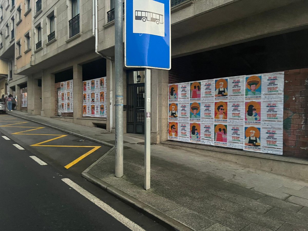 festaqueixo's tweet photo. A Festa do Queixo xa está nas rúas! 🧀✨ Cartaces e autobuses por toda Galicia anuncian a 50ª edición desta edición única en Arzúa. Música, tradición e, por suposto, o mellor queixo agárdante os días 15 e 16 de marzo 💛💛✨✨ Esperámoste!🧀💛

#queixo2025 #queixeando #arzua https://t.co/PAdvxQ2zBU
