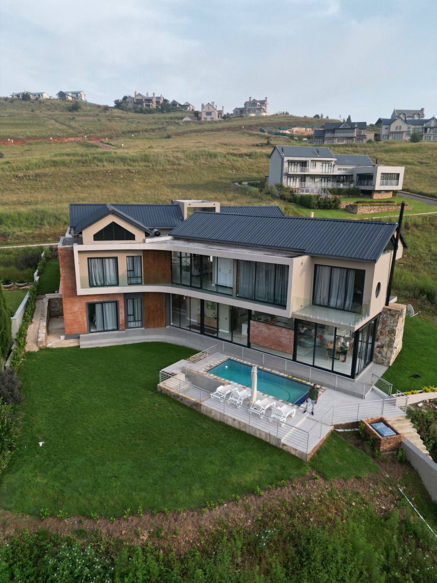 RealMrHowMuch's tweet photo. Dullstroom is a gift that keeps on giving , I’m yet to find a more beautiful Golf Estate 🙌🏾

Open thread for more pictures… https://t.co/rE1NvHLv4C