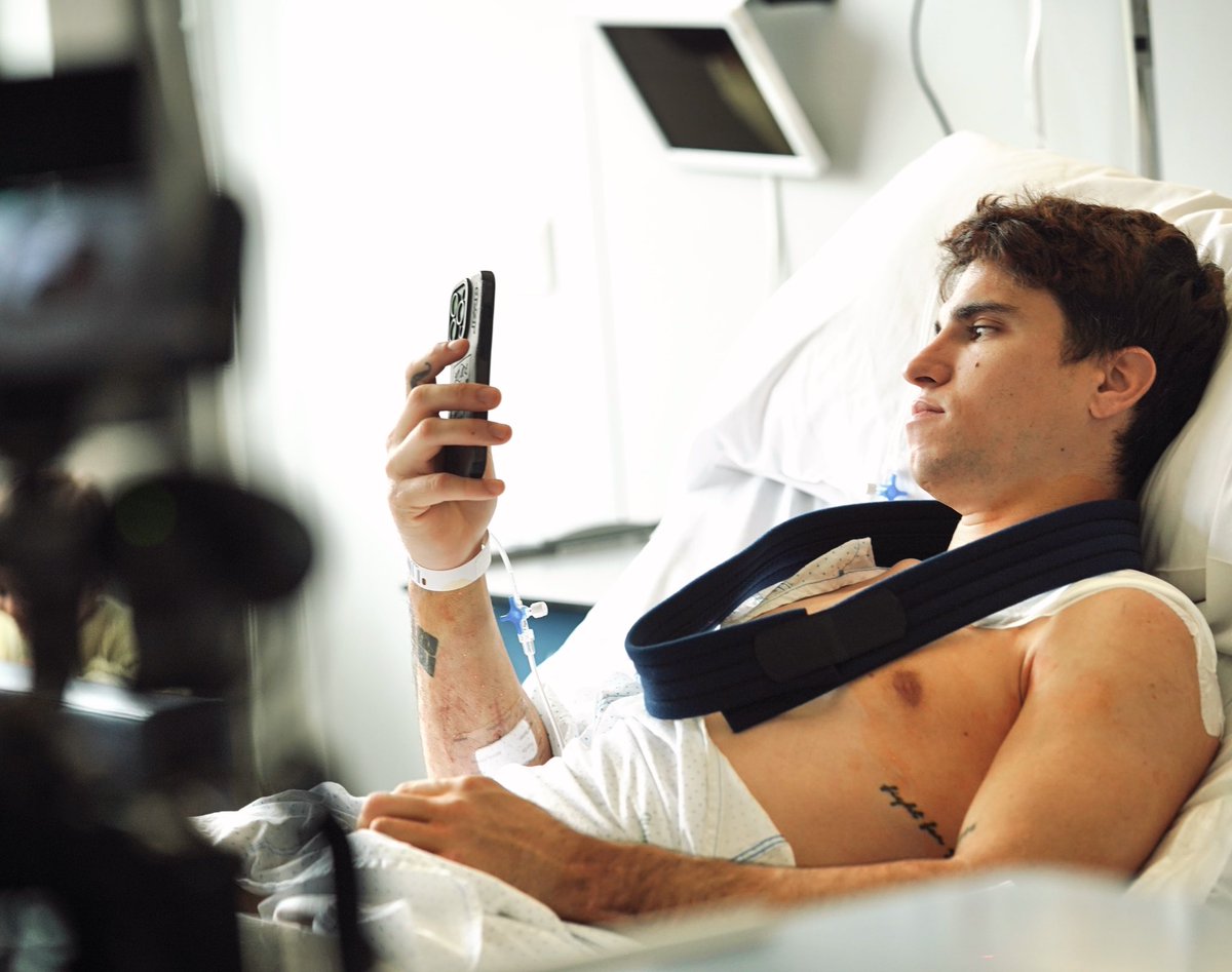 Josep García (@josepgarcia26) on Twitter photo Hoy hemos pasado por el mecanico, el Dr.Mir y su equipo han hecho un trabajo increible! 🙌🏽😁
Surgery done and everything is looking good! 🙌🏽😁
#recovery #26 | 📸 <a href="/aleixv/">Aleix Vidal</a> | Hoy hemos pasado por el mecanico, el Dr.Mir y su equipo han hecho un trabajo increible! 🙌🏽😁
Surgery done and everything is looking good! 🙌🏽😁
#recovery #26 | 📸 <a href="/aleixv/">Aleix Vidal</a> |