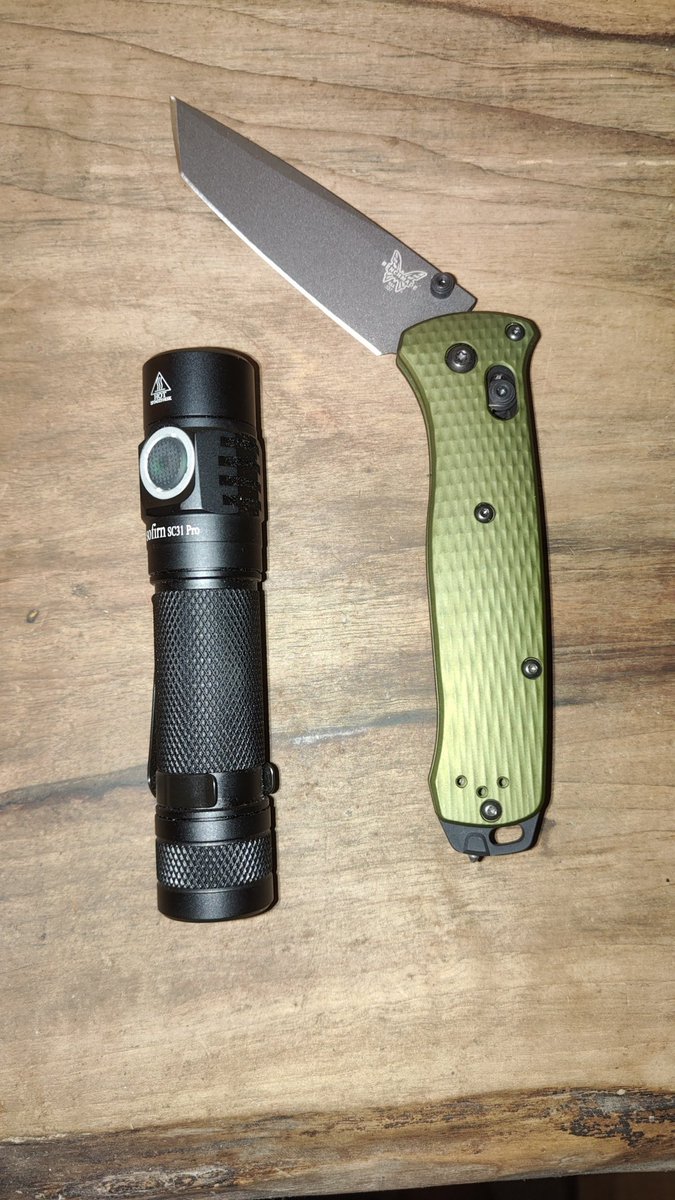 bossmopf's tweet photo. Got these two beauties delivered today! Sofirn SC31 Pro and my new favourite knife. The Benchmade Bailout! My two new every day carries. https://t.co/iBFmvZpSMM