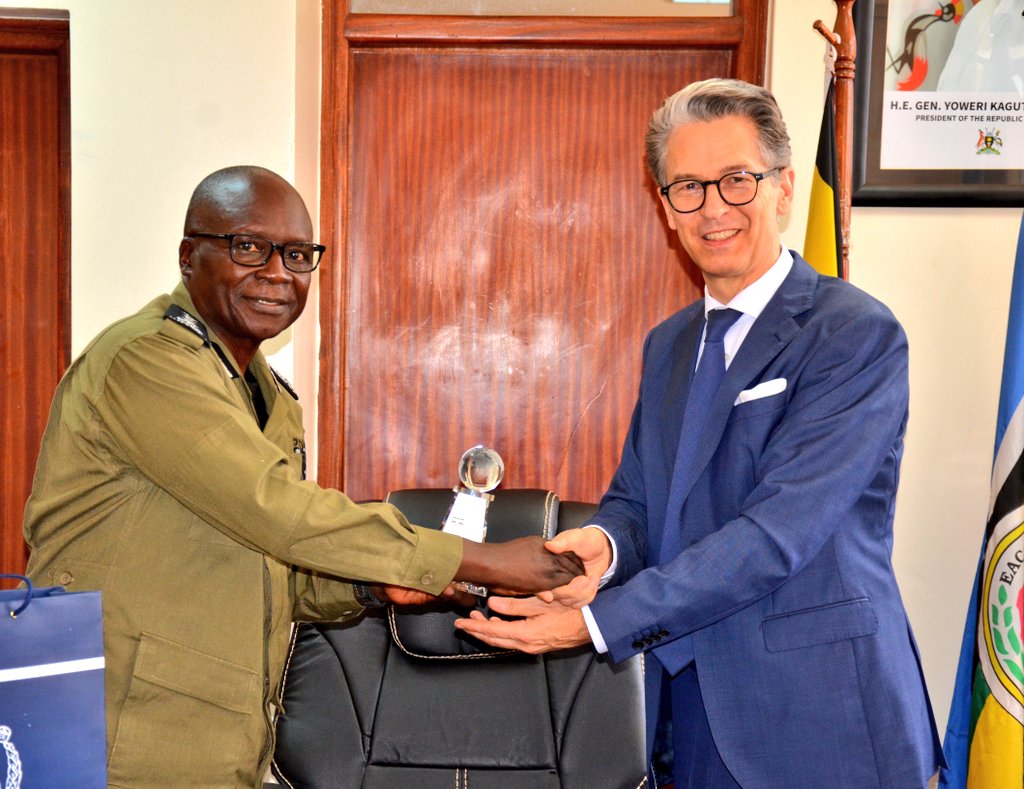 ABAS BYAKAGABA (@igp_ug1) on Twitter photo Today, I Met with the EU Ambassador to Uganda, H.E. Jan Sadek, at Naguru <a href="/PoliceUg/">Uganda Police Force</a> HQ.
We discussed mutual interests & past collaborations.
I thanked him & the EU for their strong partnership with the Uganda Police Force. Today, I Met with the EU Ambassador to Uganda, H.E. Jan Sadek, at Naguru <a href="/PoliceUg/">Uganda Police Force</a> HQ.
We discussed mutual interests & past collaborations.
I thanked him & the EU for their strong partnership with the Uganda Police Force.