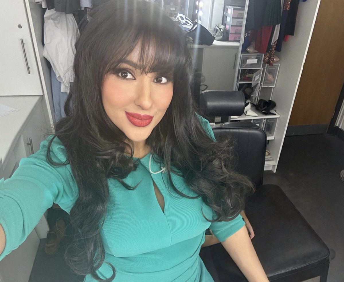 monikaplaha's tweet image. Approx once a year I randomly get the urge to cut my fringe then immediately regret it because it doesn’t stay in place for more than 30 seconds 👍🏽