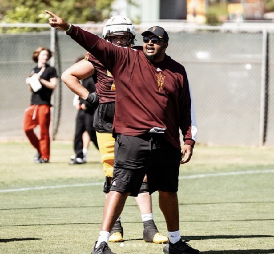 Chris Hummer (@chris_hummer) on Twitter photo Arizona State is promoting GA Ty Barrett to assistant o-line coach, a source tells <a href="/247Sports/">247Sports</a>/<a href="/CBSSportsCFB/">CBS Sports College Football 🏈</a>.
A former TCU & Sam Houston State o-lineman, Barrett has made recent stops at UTEP and La Tech.
ASU had a top 25 pass block unit this year, per PFF, and had one of the Arizona State is promoting GA Ty Barrett to assistant o-line coach, a source tells <a href="/247Sports/">247Sports</a>/<a href="/CBSSportsCFB/">CBS Sports College Football 🏈</a>.
A former TCU & Sam Houston State o-lineman, Barrett has made recent stops at UTEP and La Tech.
ASU had a top 25 pass block unit this year, per PFF, and had one of the