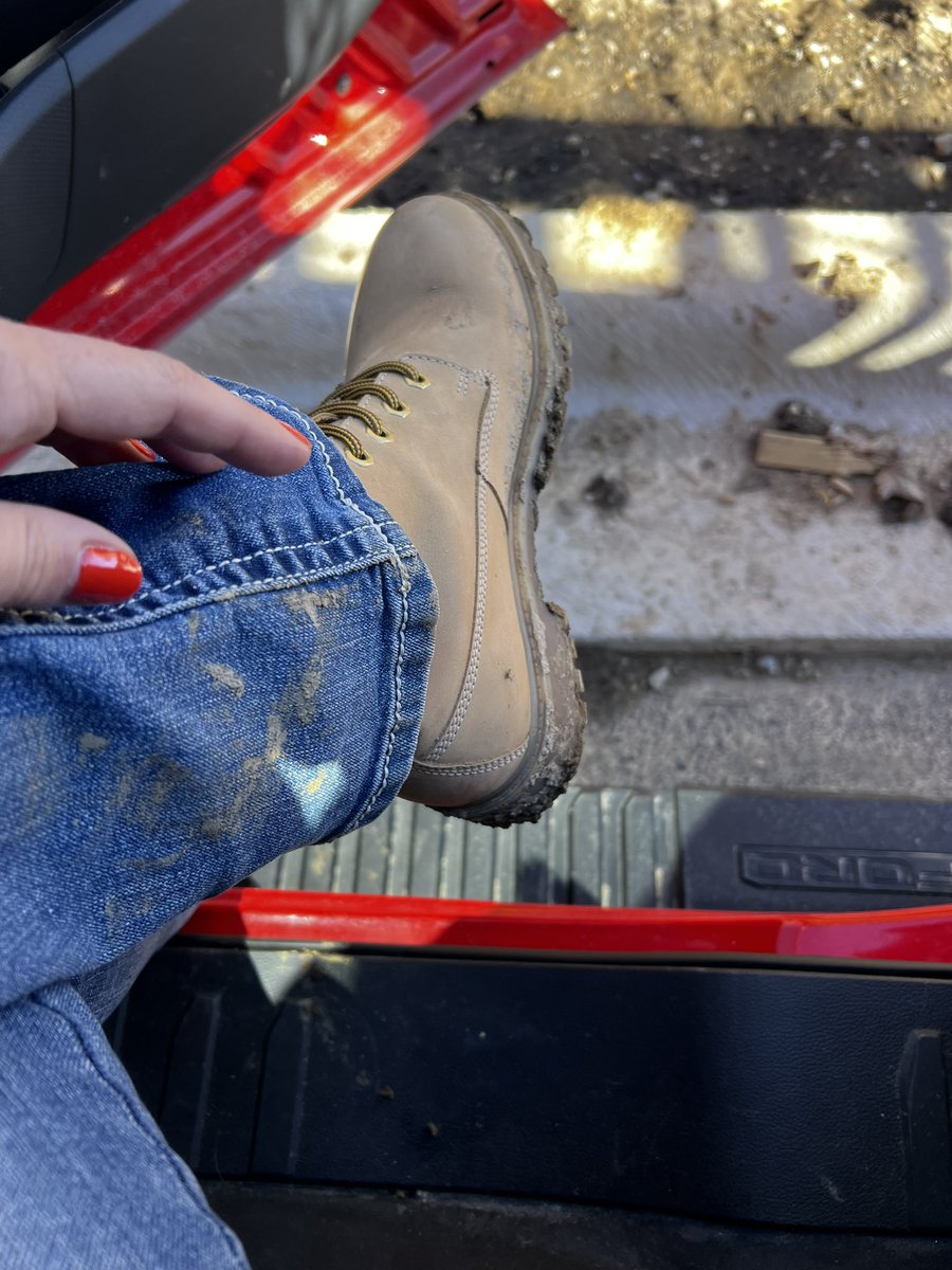 I got to break them in today on a muddy project in Milwaukee. 🥾🇺🇸
Daddy would be so proud.