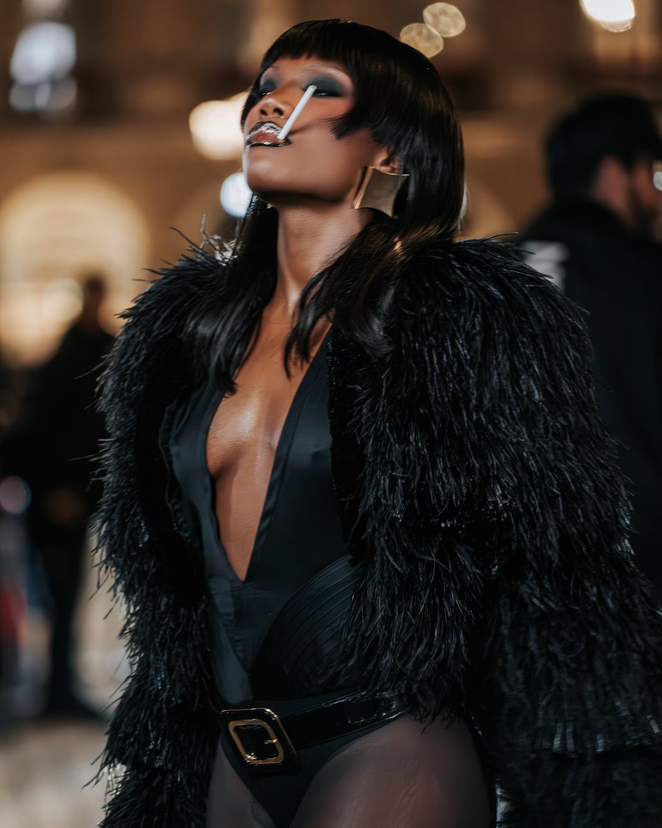 dearvotion's tweet image. A new fashion mogul has risen.