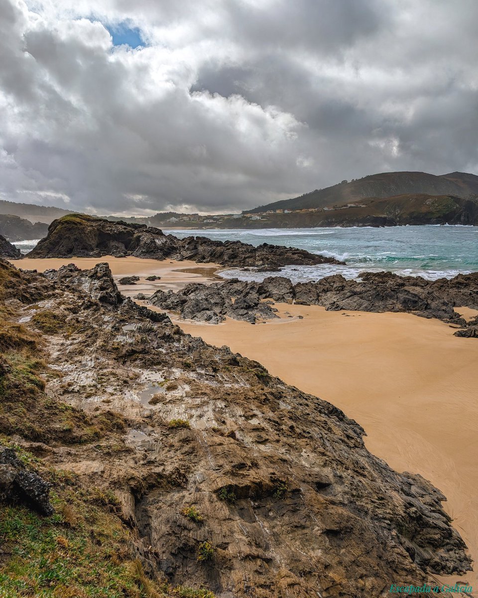 Esta praia mestura grava e area e, como todas as de Meirás, está marcada polo vento e a forte ondada.
📌 Os Botes (Mourella)
.
===ESP===
Esta playa mezcla grava y arena y, como todas las de Meirás, está marcada por el viento y el fuerte oleaje
📌 Os Botes (Mourella)
#Galicia