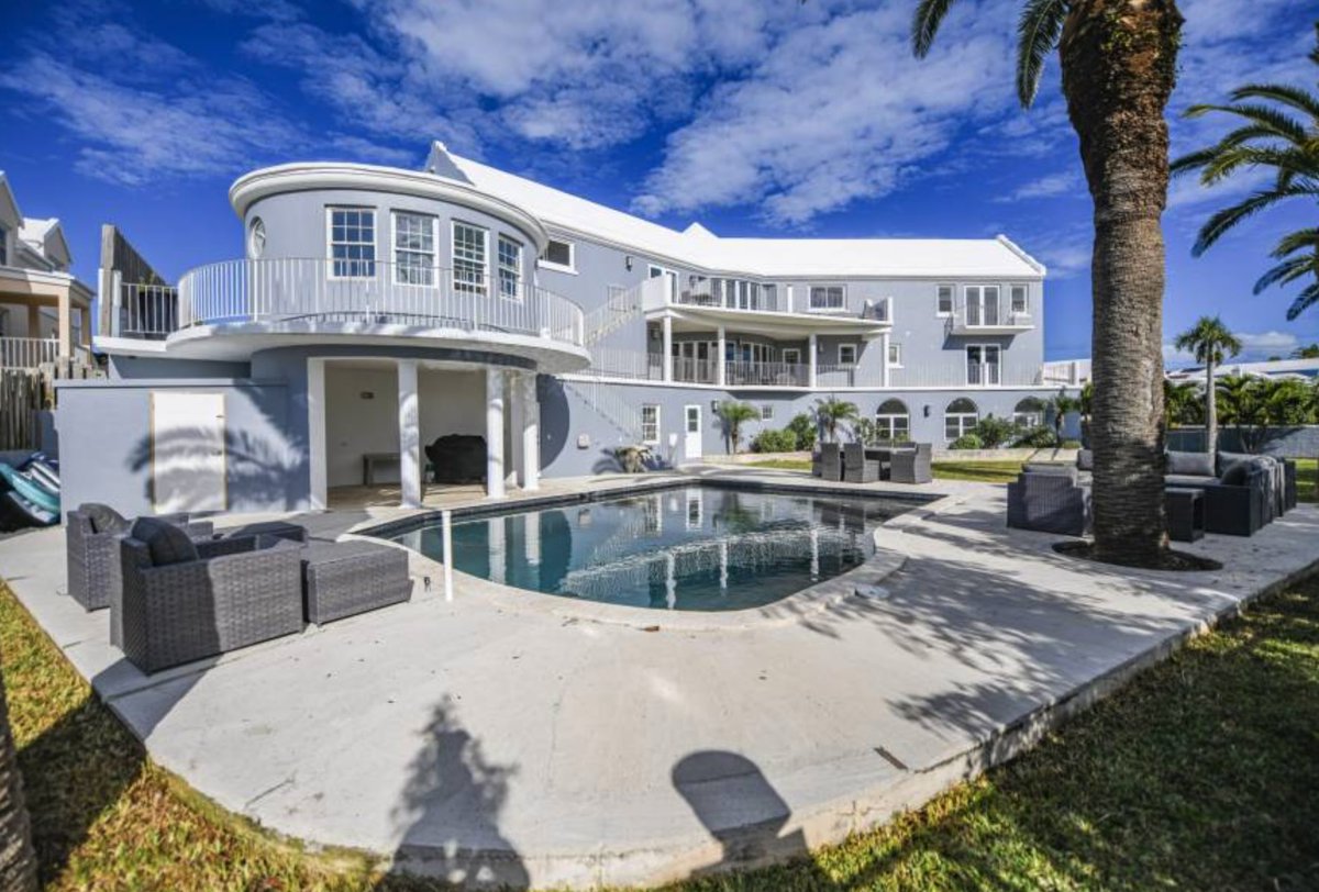 propertyskipper's tweet photo. Our latest #Bermuda #RealEstate monthly e-newsletter is out - with featured listings and local property market insights - you can read or subscribe on the following link:
https://t.co/0hm2Jlk7So https://t.co/NqEW50BAWf