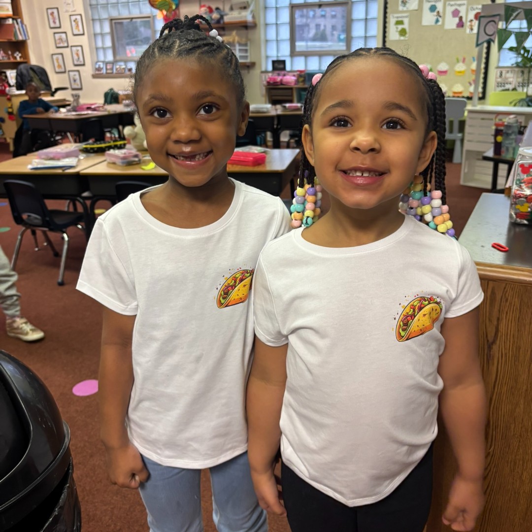 elmsonline's tweet image. 📚✨ Right to Read Week is in full swing at the Lower School! 🎉 Twin Day was a blast—our students had so much fun matching with their besties! 👯‍♀️💙 Check out these adorable twin looks! Tomorrow, we’re getting cozy for Pajama Day. 💤📖 #RightToReadWeek