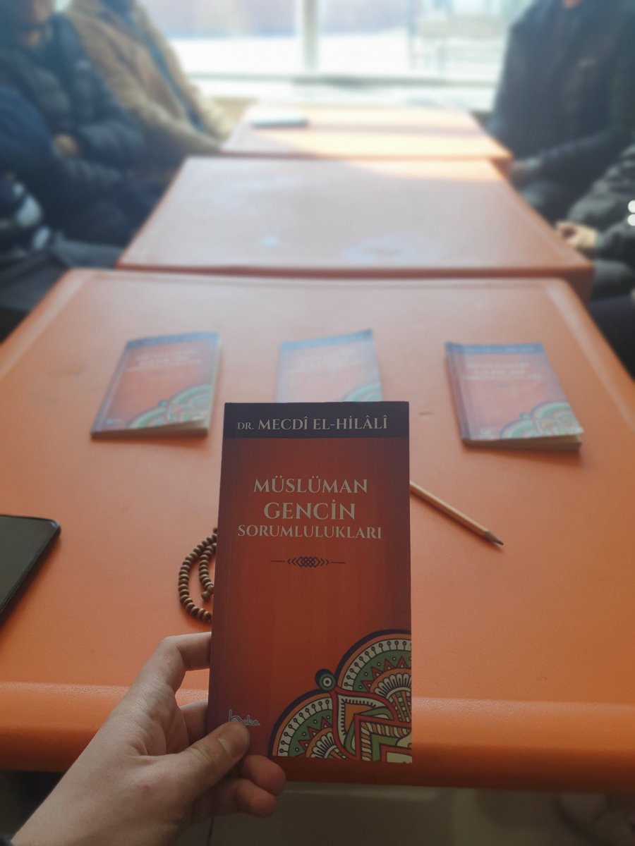 İdeal Gençlik Topluluğu olarak her ay bir kitap tahlili yaptığımız programı bu ay "Müslüman Gencin Sorumlulukları" adlı kitapla gerçekleştirdik. Rabbimiz bizi sorumluluklarının farkında olan ve hayatını bu sorumluluklara göre ikame eden gençlerden eylesin.