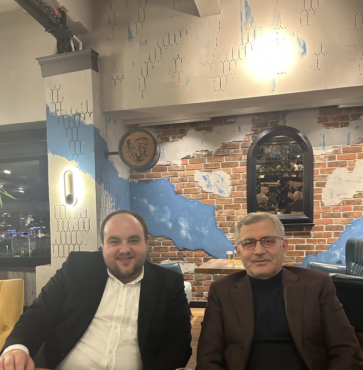 Kadircan Köşdere (@kkosdere) on Twitter photo Ak Parti MKYK üyeliğine seçilen değerli büyüğüm, Üsküdar'ın efsane başkanı <a href="/hilmiturkmen34/">Hilmi Türkmen</a> 'e makamında hayırlı olsun ziyaretinde bulunduk, iftar sofrasında hasret giderdik. Kıymetli başkanımıza misafirperverliği ve muhabbeti için teşekkür ediyorum. Ak Parti MKYK üyeliğine seçilen değerli büyüğüm, Üsküdar'ın efsane başkanı <a href="/hilmiturkmen34/">Hilmi Türkmen</a> 'e makamında hayırlı olsun ziyaretinde bulunduk, iftar sofrasında hasret giderdik. Kıymetli başkanımıza misafirperverliği ve muhabbeti için teşekkür ediyorum.