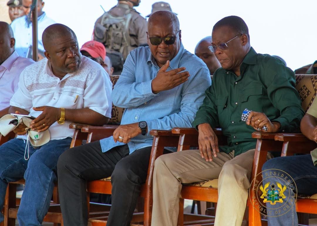 GTV_Ghana's tweet image. President @JDMahama has directed the Finance Minister to fund Phase II of the Blekusu Sea Defence Project. 
He also announced plans to resettle residents affected by tidal waves in the Volta Region.

#TidalWaves