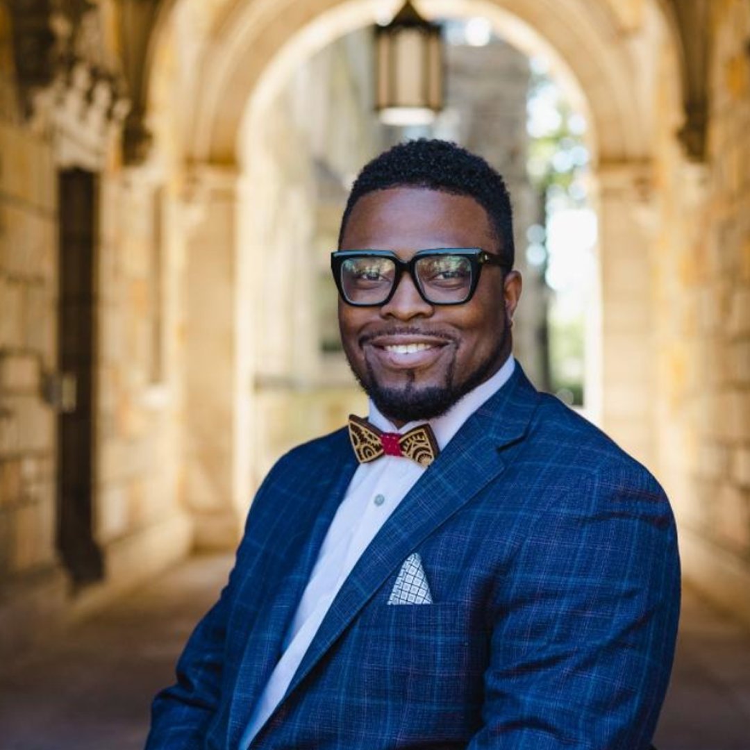 UMassDiversity's tweet image. Join Oluwaferanmi Okanlami, MD, MS, for this month's virtual Centering the Margins event. Dr. Okanlami will be sharing his perspectives on the intersection of disability and other identities on March 20 at noon: direc.to/mFpF #disability #DisabusingDisability @Okanlami