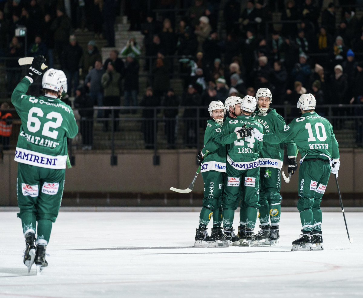 Tyvärr tar säsongen slut i kväll. Topp sex i grundserien &amp; semifinal för första gången på sex år är något att vara rakryggad över, trots att det känns väldigt tungt just nu.

💚 – TACK FÖR ALLT STÖD UNDER SÄSONGEN 2024/25.

Nästa år, då jävlar! #bajen