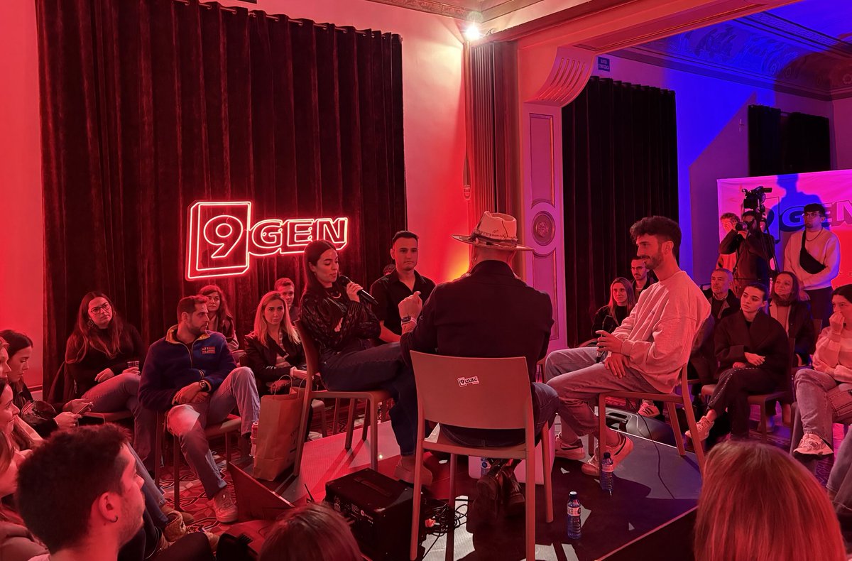 agustidanes's tweet photo. A @el9nou penquem i ens ho passem bé. Avui, segon ‘afterwork’ de #9gen. Donem veu, escoltem i aprenem del talent jove. Que n’hi ha. I molt. https://t.co/hqGq2EAmee