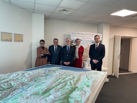 Avec <a href="/PPLeonelli/">Pierre-Paul Léonelli</a> pour un échange  entre <a href="/MaRegionSud/">Région Sud</a> et <a href="/EPA_EcoVallee/">EPA NICE ÉCOVALLÉE</a> sur les projets stratégiques : développement économique, agriculture, logements, performance environnementale et énergétique, ligne nouvelle LNPCA et JOP 2030.
Ensemble pour l’avenir de nos concitoyens !