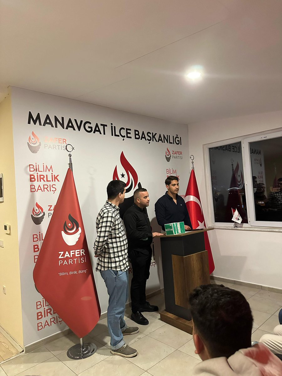 Genel Başkanımız Ümit Özdağ'ın önderliğinde partimize inanan Türk Milliyetçisi kardeşlerimizle Manavgat İlçe Başkanlığımızda bir araya geldik. Onların gözlerindeki umut ışığı, bizleri geleceğe dair daha da heyecanlandırdı. İyi ki varsınız...🇹🇷