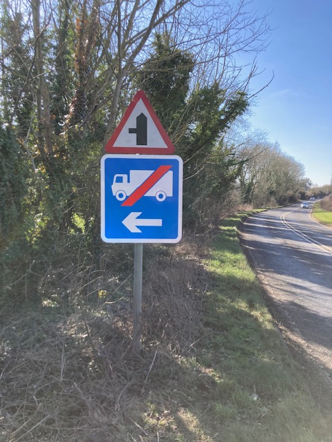 Parish Clerk (@chelvestonpc) on Twitter photo Following a request from the Parish Council, <a href="/NNCHighways/">North Northamptonshire Highways</a> have erected "Unsuitable for HGVs" signs at the B645 end of Bidwell Lane, #Caldecott, due to the narrow width of the lane from Manor Farm down to the B645. Following a request from the Parish Council, <a href="/NNCHighways/">North Northamptonshire Highways</a> have erected "Unsuitable for HGVs" signs at the B645 end of Bidwell Lane, #Caldecott, due to the narrow width of the lane from Manor Farm down to the B645.
