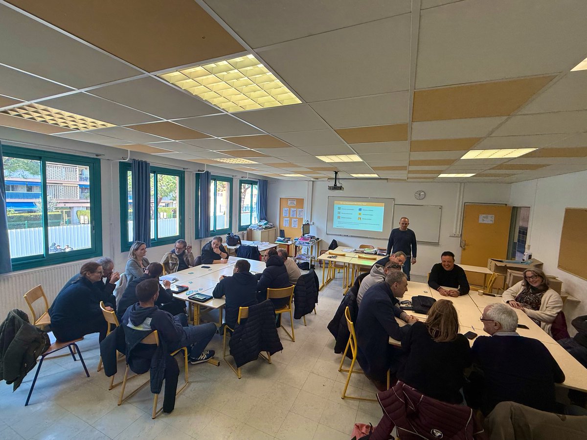 Formation des RUPN collèges 06 ! 
Journée d’échanges et d’innovations pédagogiques :     
☕ #CaféIA pour échanger, expérimenter et débattre. 📱 #AppsEducation pour enrichir ses pratiques. 
🛡️ La "Fresque des Cybercitoyens"  pour une sensibilisation à la sécurité numérique.