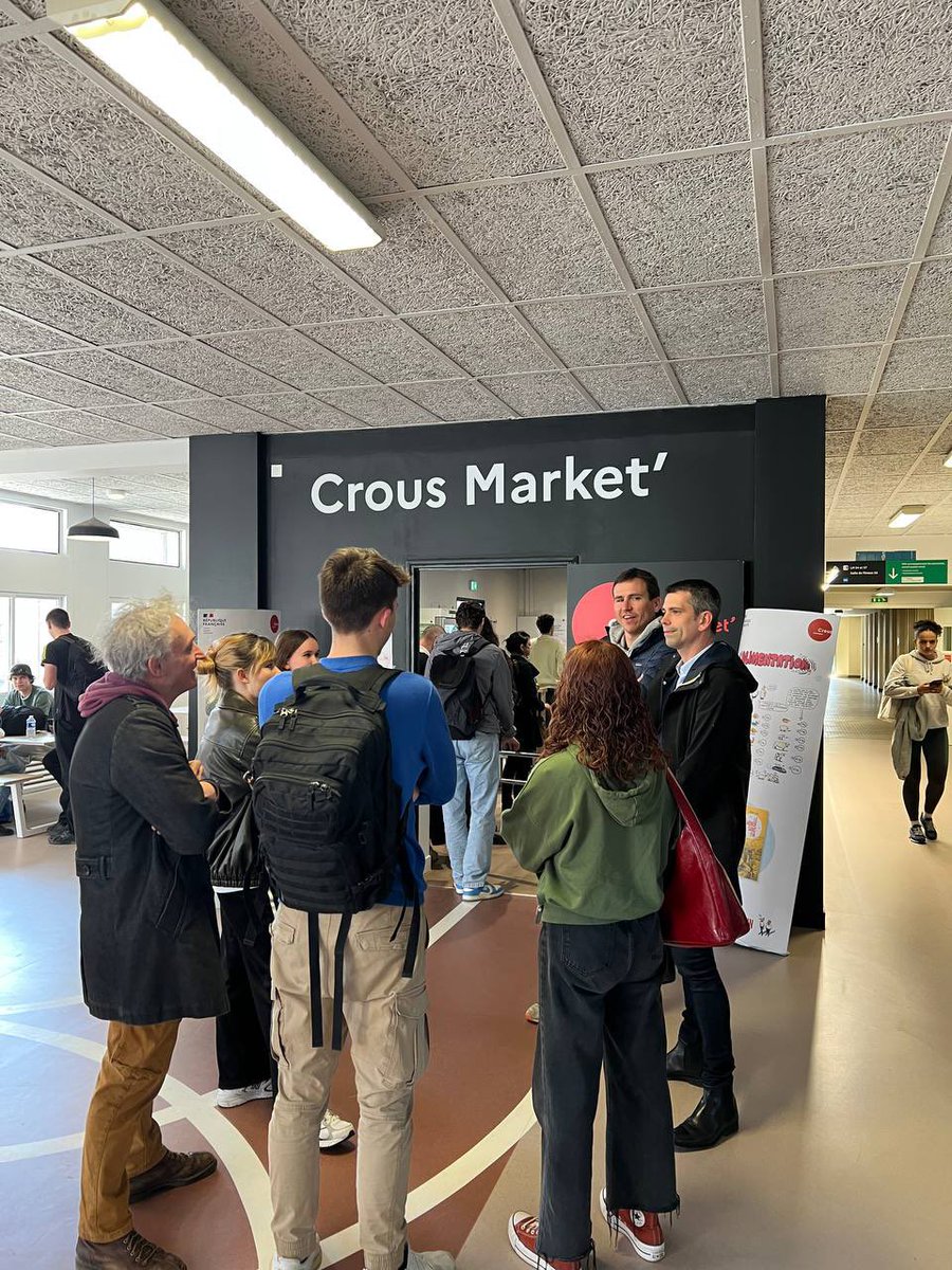 tlahais's tweet image. À l’invitation des syndicats enseignants et étudiants, visite du campus Staps de Rennes 2, et état des lieux de la situation du service public de l’enseignement supérieur et de la recherche. Soyons au rdv de la grande mobilisation prévue le 11/03 contre les coupes budgétaires !