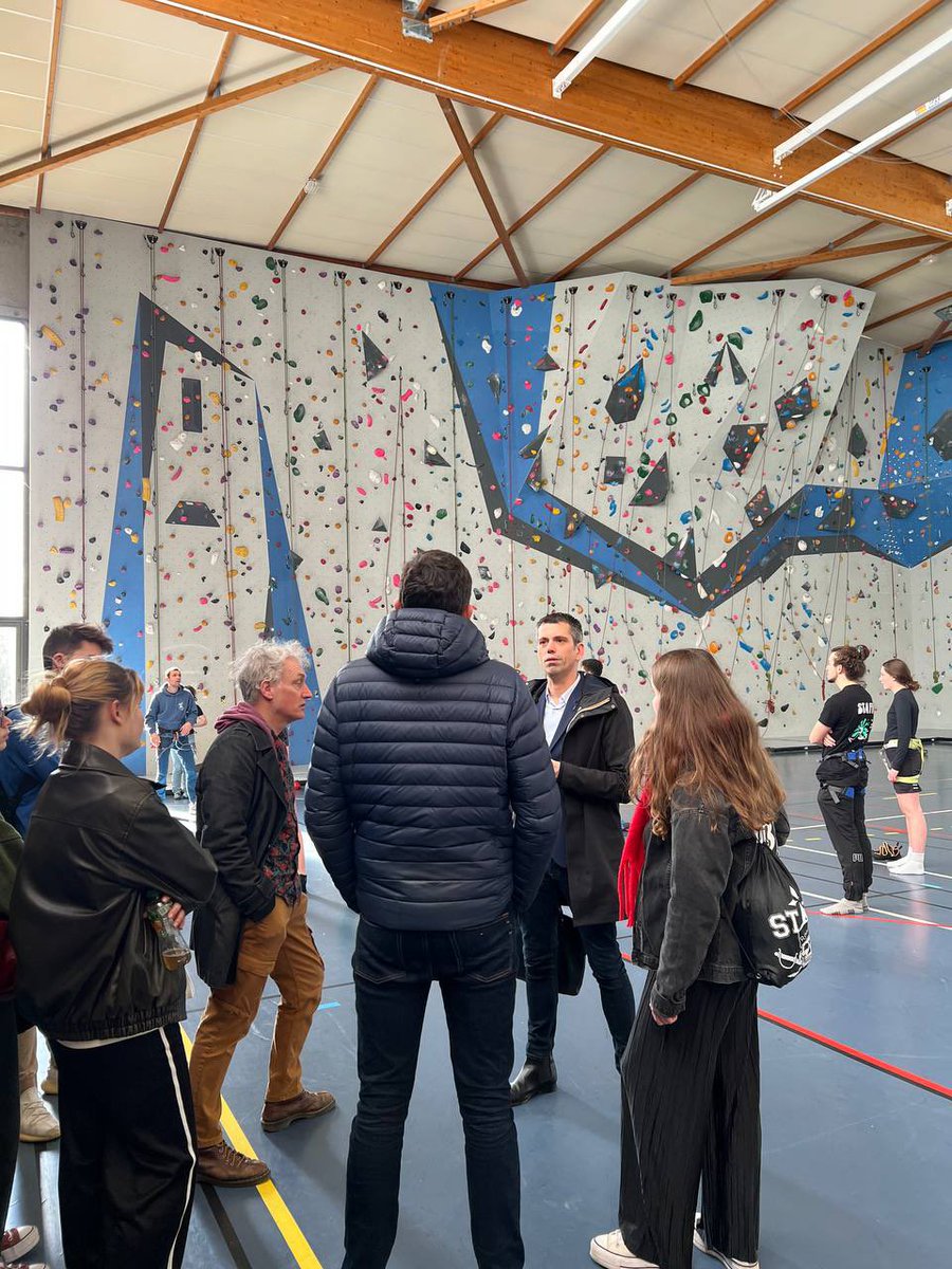 tlahais's tweet image. À l’invitation des syndicats enseignants et étudiants, visite du campus Staps de Rennes 2, et état des lieux de la situation du service public de l’enseignement supérieur et de la recherche. Soyons au rdv de la grande mobilisation prévue le 11/03 contre les coupes budgétaires !