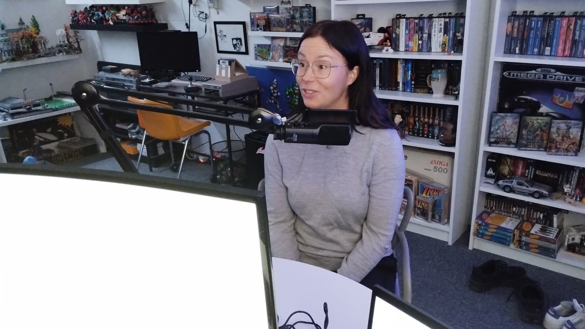 Jakso 79!

Vieraana #PalloIirot naisten edustusjoukkueessa pitkään pelannut Katri Juhola, jolta löytyy kokemusta pelaajana pääsarjatasolta, mutta myös valiotuomarina ja nyt FC Espoon toiminnanjohtajana.

Monipuolista keskustelua urheilun maailmasta!

open.spotify.com/episode/5LwVRk…