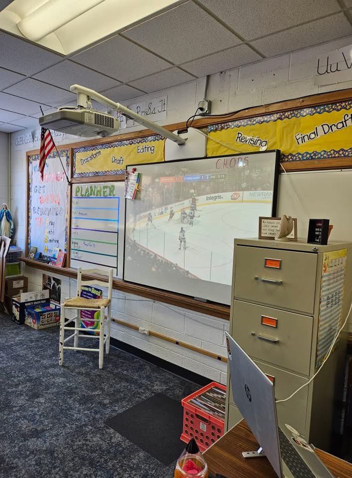 AverageHSmind's tweet image. A former Classmate posted this on FB allowing her class to watch the tourney! Absolutely love this and I remember almost begging my Teachers to let us watch each year!