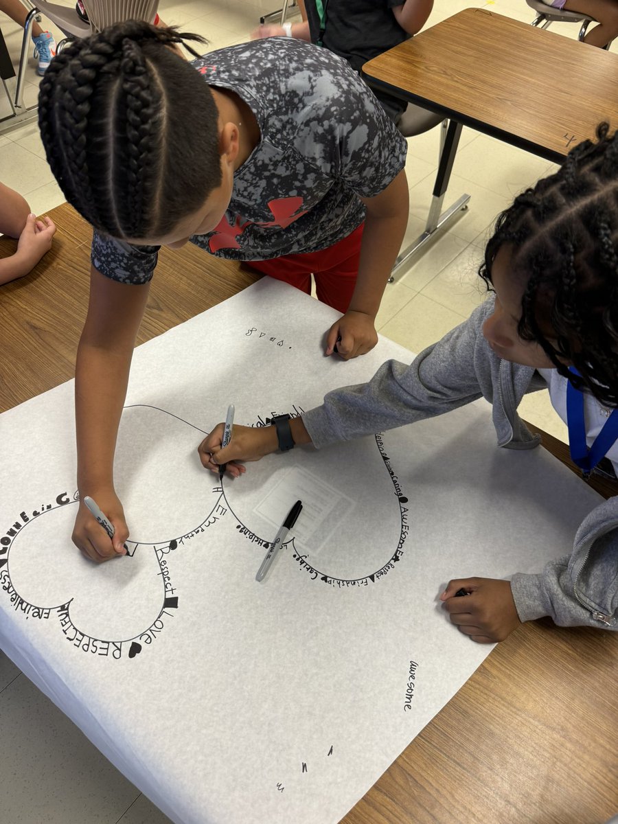 msgreenteach's tweet photo. Wolman Elementary “Sticks With Kindness” by creating beautiful collaborative artwork for our school!!! Way to GO Kinder-5th graders!!  
@TXarted @KatyISDFineArts 
#bigartday25 https://t.co/qd5XvBIqzA