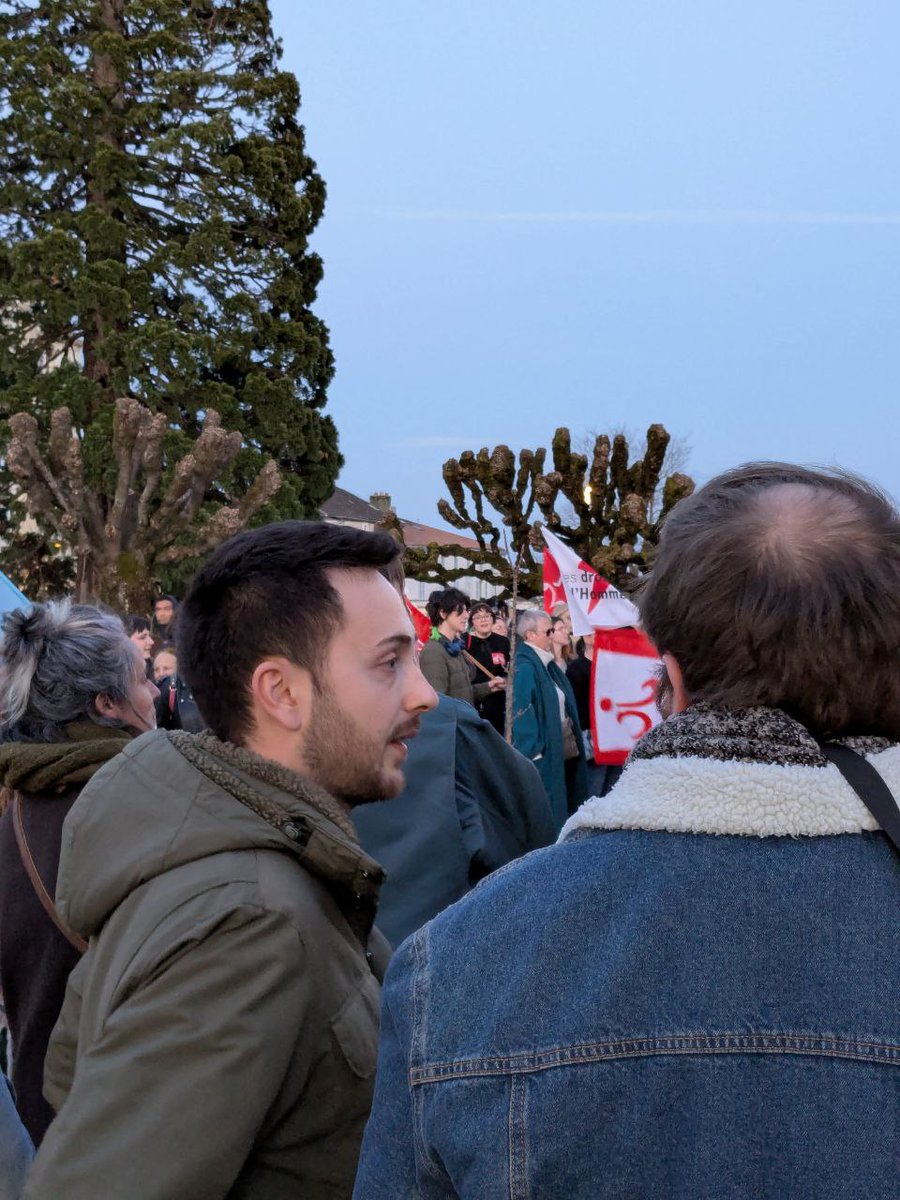 damienmaudt's tweet image. 250 personnes pour ce rassemblement féministe et antiraciste à #Limoges ce soir !

Dans le même temps, 30 pelés tenaient une réunion raciste avec la bénédiction du Maire de Limoges. Vivement qu'il parte.

Bravo au Collectif Contre les Idées d'Extreme Droite pour sa mobilisation…