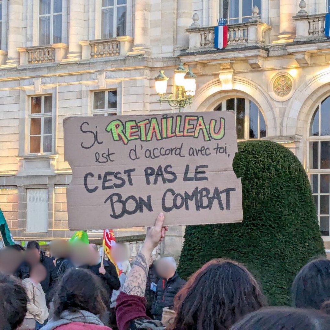 damienmaudt's tweet image. 250 personnes pour ce rassemblement féministe et antiraciste à #Limoges ce soir !

Dans le même temps, 30 pelés tenaient une réunion raciste avec la bénédiction du Maire de Limoges. Vivement qu'il parte.

Bravo au Collectif Contre les Idées d'Extreme Droite pour sa mobilisation…
